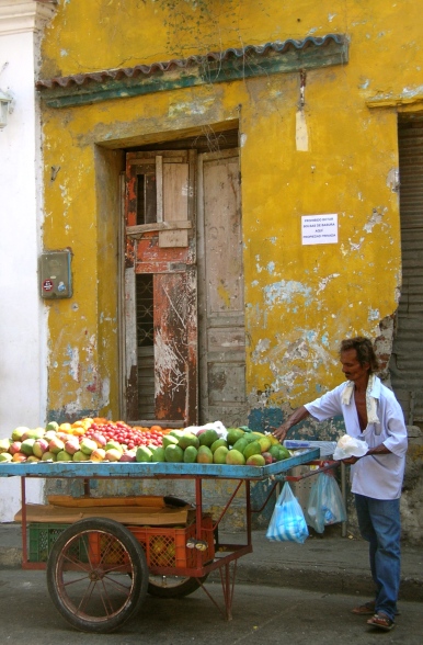 fruit cart in Cartagena